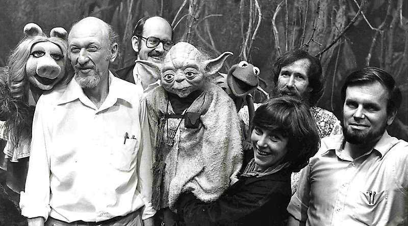 Джим Хенсон и Фрэнк Оз на съемках фильма «Звездные войны. Эпизод V: Империя наносит ответный удар» (1980)